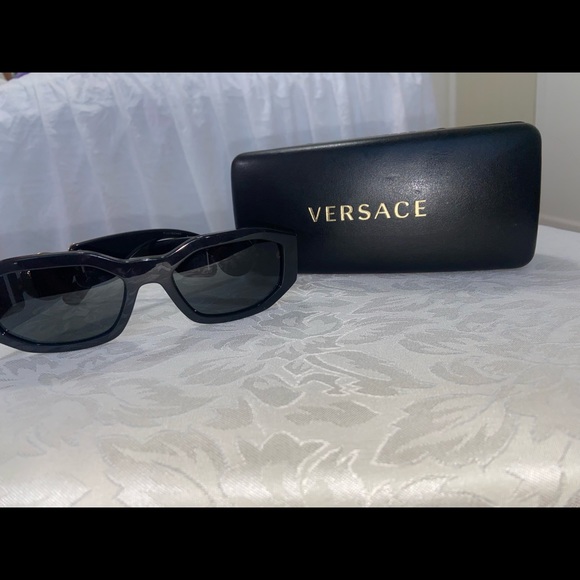 Versace sunglasses brand new with sunglass case - Picture 3 of 3